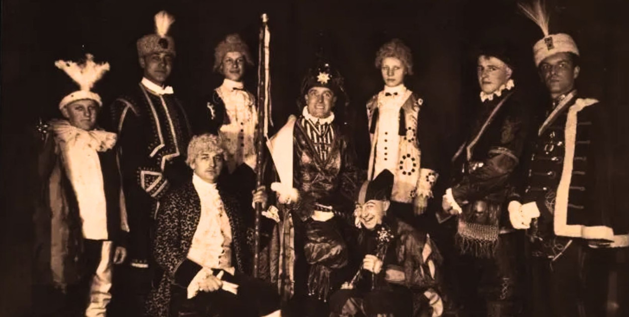 Sopocianie w karnawałowych strojach, 1930 r. Fot. ze zbiorów Muzeum Sopotu.