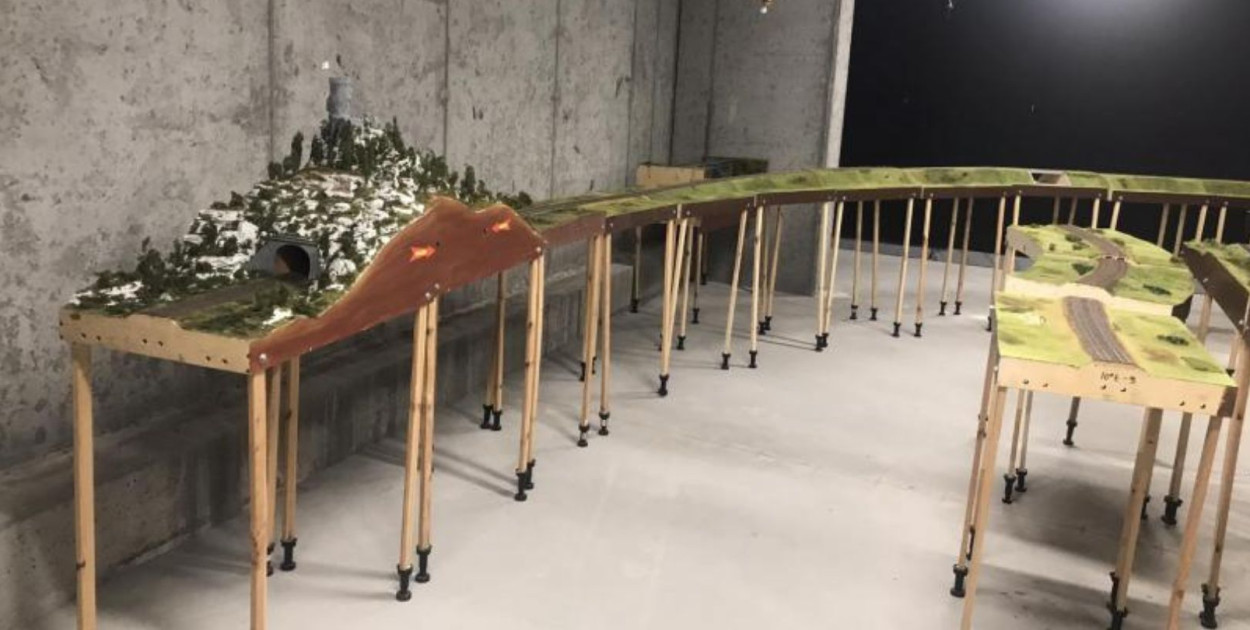 Fot. Robert Szamal. Materiały klubu Nostalgia Za Parą. Przygotowania makiety do ekspozycji w Sopot Centrum - kwiecień 2024.
