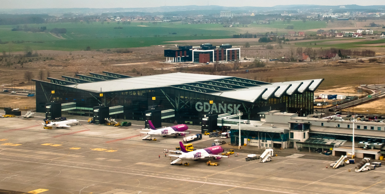 Port lotniczy Gdańsk im. Lecha Wałęsy, Terminal 2. Fot. Mariusz Nasieniewski (CC BY-SA 3.0)