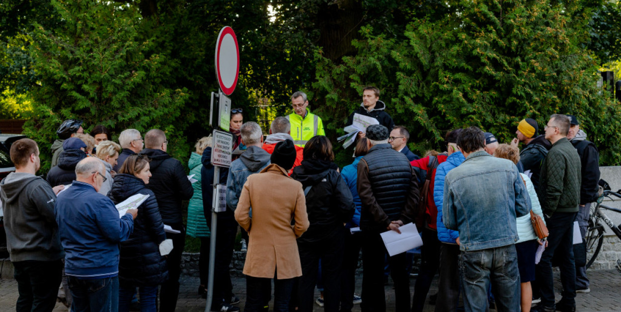 Zdjęcie archiwalne; spacer konsultacyjny dot. przebudowy ul. 3 Maja.