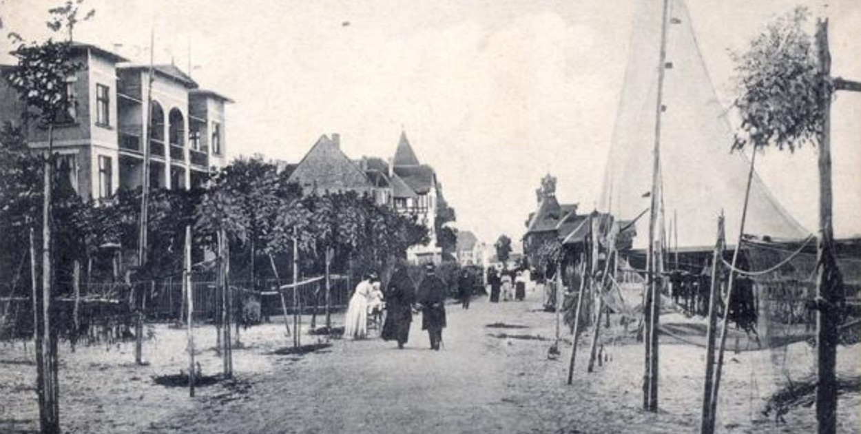 Północna Promenada z widocznym Hotelem Mirmar, zdjęcie z ok. 1915 roku (KC, Julius Simsonsen, 1915), za: www.dawnysopot.pl.