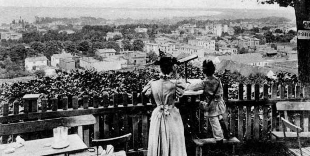 Fotografia restauracji i pawilonu kawiarnianego na Królewskim Wzgórzu (Wzgórzu Stiewego), zdjęcie z 1914 r.  (TPS), za: www.dawnysopot.pl.