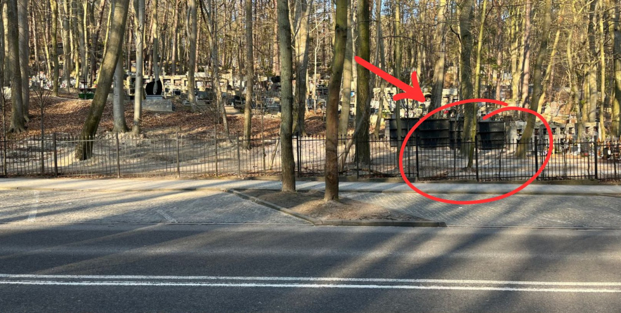 W tym miejscu zdaniem mieszkańca mogłaby się znaleźć nowa furtka na cmentarz. Fot. dokumentacja załączona do interpelacji.
