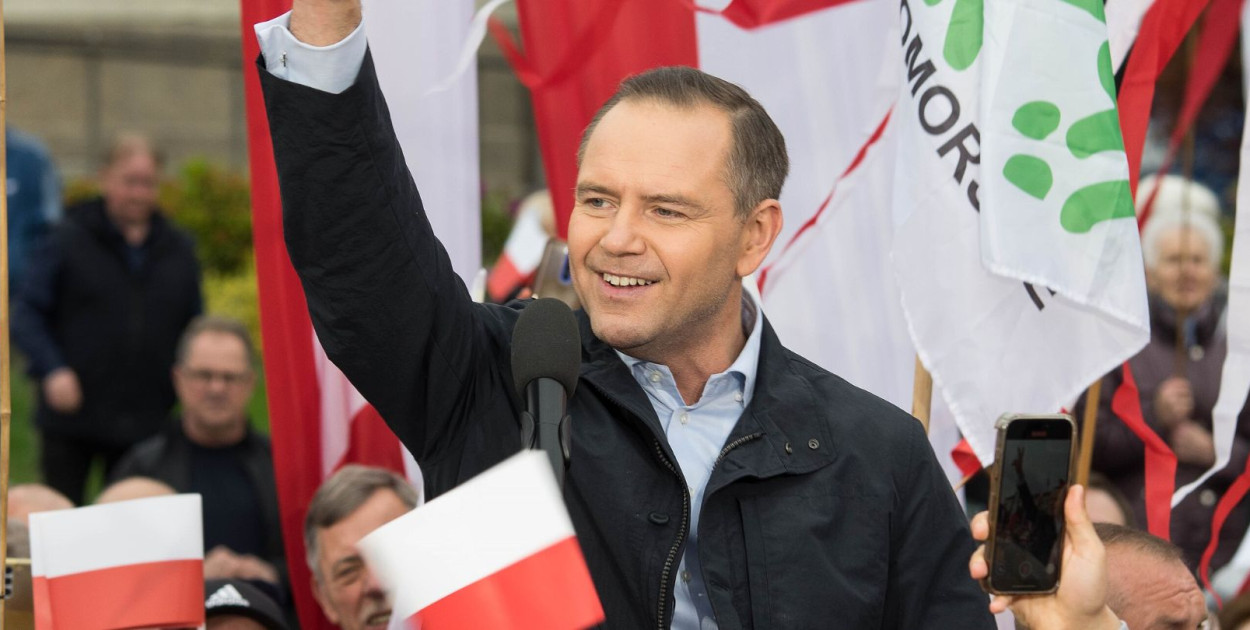 Zdjęcie poglądowe. Karol Nawrocki na wiecu wyborczym w Bydgoszczy w maju 2025.  Fot.  Aawiosnaa (CC BY 4.0)
