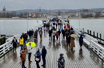 Sopot powitał 2022 rok: deszczowa pogoda w kurorcie-710