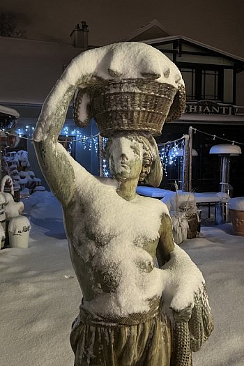 Cztery pory roku w Sopocie: miasto zachwyca w deszczu i śniegu-713