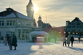 Taka jesień, że zima w Sopocie! Magiczny kurort na zdjęciach [FOTO]-1092