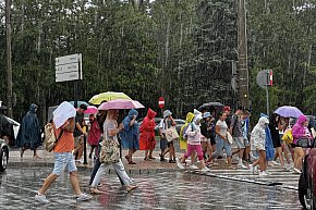 Morze parasoli i ucieczka w popłochu! Burza zaskoczyła turystów w Sopocie [FOTO]-1338