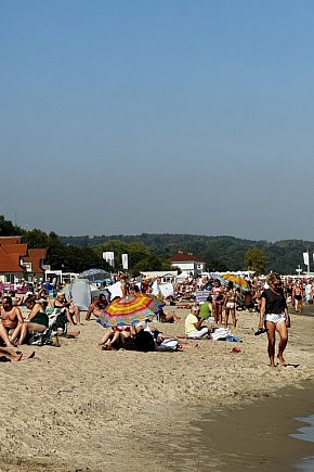 Plaża w Sopocie pękała w szwach! Zobacz wrześniowe tłumy na zdjęciach! [FOTO]-1378