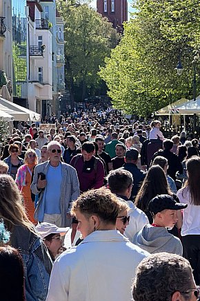Sopot na majówkę pęka w szwach! Turyści szturmują popularne miejsca [FOTO]-1606