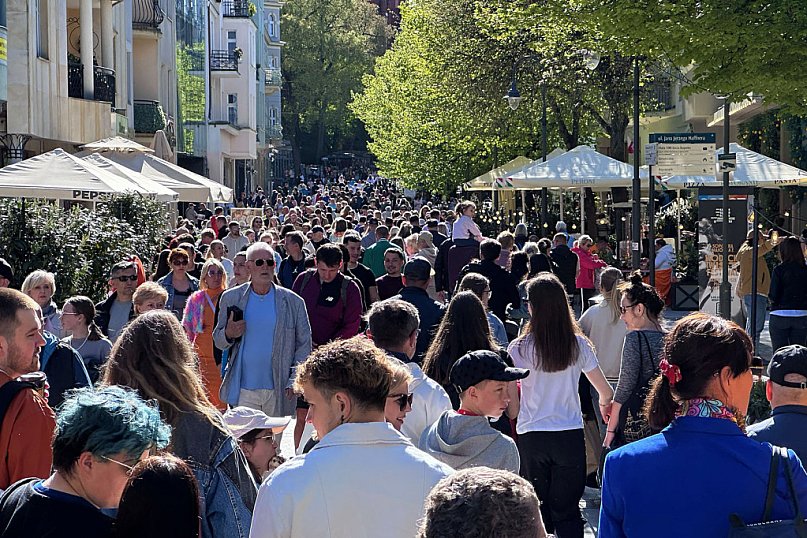 Sopot na majówkę pęka w szwach! Turyści szturmują popularne miejsca [FOTO]