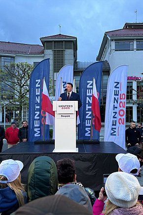 Wiec Mentzena na Placu Przyjaciół Sopotu [FOTO]-1629