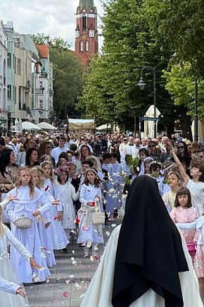 Tłumy na procesji Bożego Ciała w Sopocie [FOTO]-1655