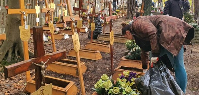 Co dzieje się z grobami, których nikt w Sopocie nie odwiedza? [FOTO]