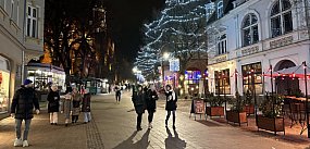 Zamiast na pasterkę idą do klubu! Ale czy to źle?