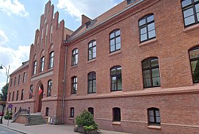 Miał trafić na odwyk, wyskoczył z okna. Tragedia w jednym z sądów-20665