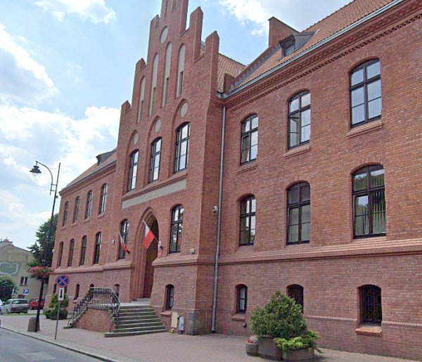 Miał trafić na odwyk, wyskoczył z okna. Tragedia w jednym z sądów-20665