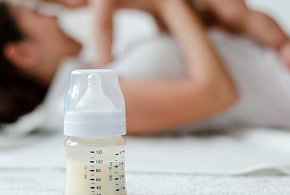 Groźna bakteria w mleku dla niemowląt. Nie podawaj dzieciom!-24158