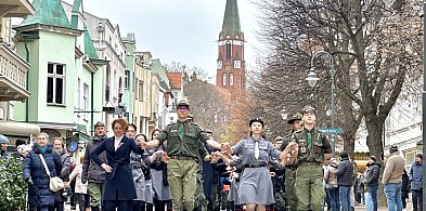 Polonez, hymn i parada! Tak Sopot uczcił Święto Niepodległości [FOTO]-28592