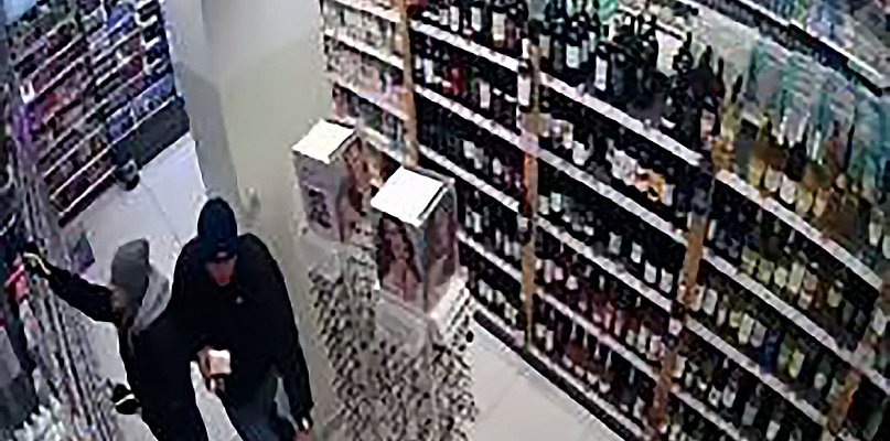 Kradzież perfum za 1000 zł w Sopocie! Rozpoznajesz mężczyzn z nagrania? - 32699