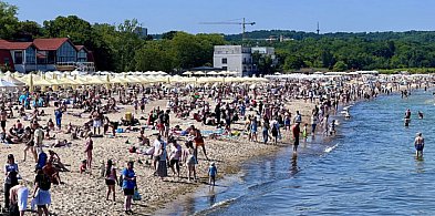 Sopot rozpoczął sezon plażowy! Tłumy turystów ruszyły nad morze [FOTO]-33538