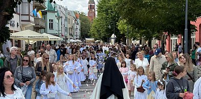 Tłumy na procesji Bożego Ciała w Sopocie! Wierni przeszli ulicami miasta [FOTO]-33654
