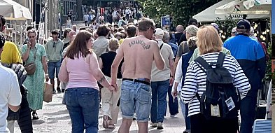 Wakacyjny luz czy brak kultury? Golasy wróciły na ulice Sopotu [OPINIE]-33727