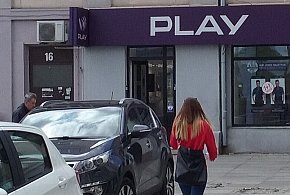 Play na celowniku UOKiK. Chodzi o pieniądze ściągane z kont klientów-33798