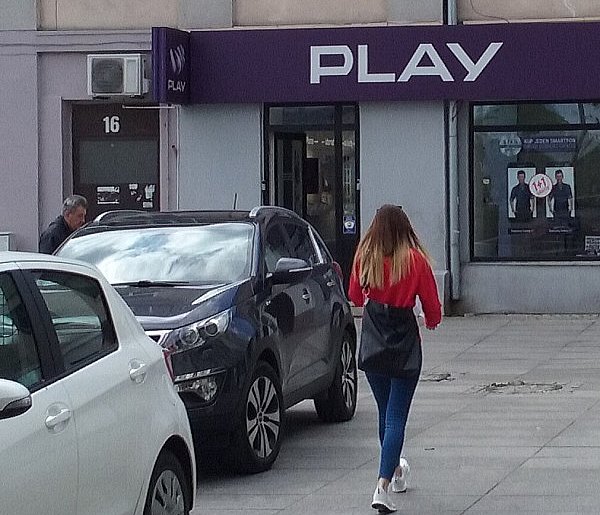 Play na celowniku UOKiK. Chodzi o pieniądze ściągane z kont klientów-33798