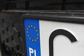Rejestracja auta przez internet i koniec z przynoszeniem tablic. Rząd przyjął...-34043