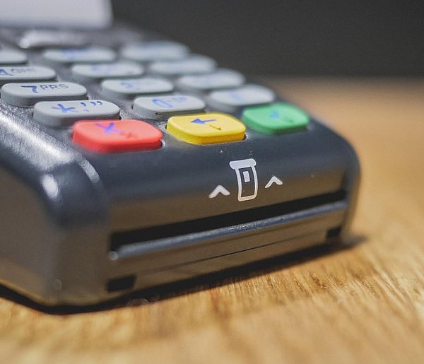 Zakaz sprzedaży i większy nadzór. Tych produktów nie kupią już nieletni-34103