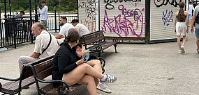„Jedno zachowało klasę, drugie utonęło w tandecie”