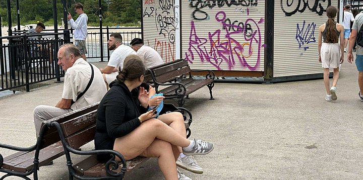 „Jedno zachowało klasę, drugie utonęło w tandecie”-34722
