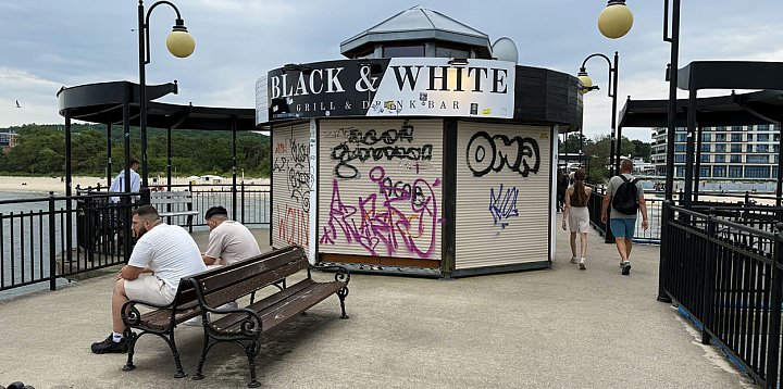 „Jedno zachowało klasę, drugie utonęło w tandecie”-34722