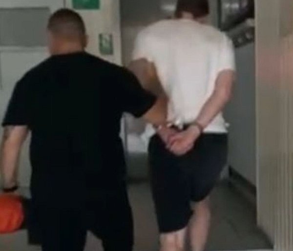Groził podłożeniem bomby na wiecu! Neonazista z Gdyni w rękach policji-34774