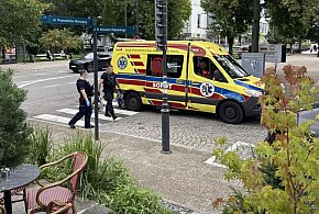 Zaczepiała przechodniów przy Grand Hotelu i wychodziła na jezdnię-34809