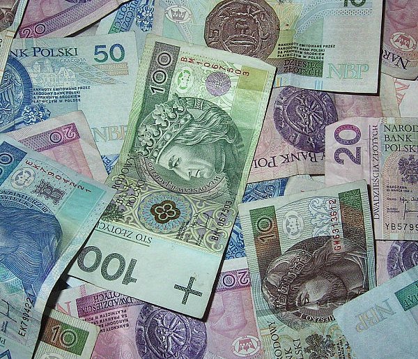 Przez lata dostawali zaniżoną emeryturę. Przełom dla tysięcy seniorów-34806