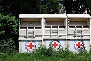 Stały w całej Polsce. Dziś kontenery PCK znikają z ulic-34815