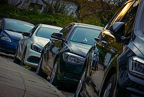 Tysiące samochodów idą pod młotek. Można je mieć za pół ceny-35188