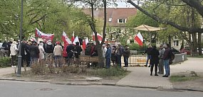 Tusk odpowiada na protest pod swoim domem w Sopocie