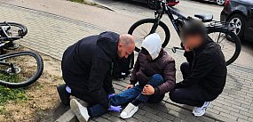 Leżał na drodze, nikt nie reagował. Pomogli dopiero...