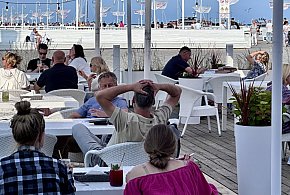 Posłowie chcą zmian w restauracjach. Gratis dla każdego gościa-35829
