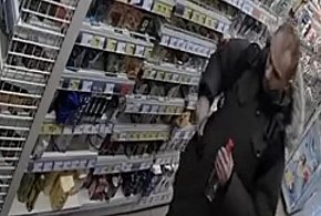 Wlał coś do octu i odstawił! Policja szuka klienta sklepu w Gdyni-38431
