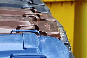 Fioletowe worki na odpady. Oto, co powinno tam trafiać-38596