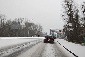 Poważne zagrożenie na drogach. Kierowcy często o tym zapominają-38764