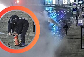 Ukradli gaśnice z autobusów! Rozpylili je w centrum Gdańska