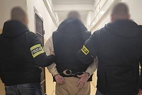 Gdańscy policjanci zatrzymali fana czekolady. Recydywista kradł na dużą kwotę