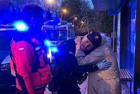 Sopoccy policjanci uratowali wyziębioną 85-latkę