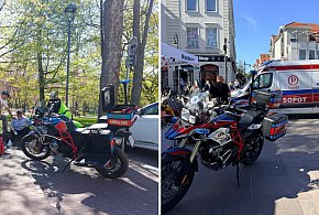Tłumy w Sopocie i motocyklowa jednostka ratunkowa w akcji! Liczyła się każda...