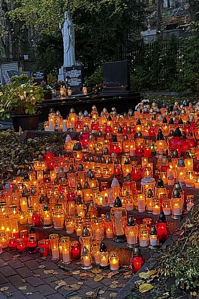 Wszystkich Świętych w Sopocie. Tysiące zniczy i tłumy na cmentarzach [FOTO]-1714